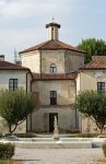 Ingresso di Villa Picchetta a Cameri, Piemonte orientale.