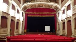 Interno del Teatro Comunale di Novoli in Salento - © PietroBlu - CC BY 3.0, Wikipedia