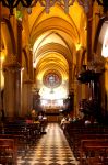 Interno della cattedrale di Tolone, Francia. L'attuale costruzione risale al 1096 per volere di Gilbert, conte di Provenza, in segno di gratitudine per il suo ritorno, sano e salvo, dalle ...