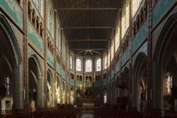 Interno della chiesa di Saint-Aignan a Chartres, Francia:  questo edificio religioso costruito nel 1514 presenta splendide vetrate colorate datate XV° e XVI° secolo - © Dima ...