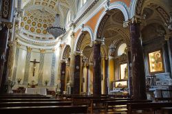 Interno della Chiesa principale di Gioa del Colle, Provincia di Bari