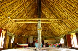 Interno di una tipica casa a Navala, isola di Viti Levu, Figi - © Don Mammoser / Shutterstock.com