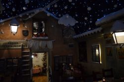 Un villaggio di Natale all'interno del ristorante " 20123" di  Ajaccio