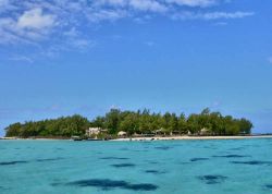 Ile de Deux Cocos nell'area di Mahebourg, Mauritius - Davanti all'ingresso della Blue Bay si trova questo incantevole isolotto abbracciato dalla laguna e circondato da uno spumeggiante ...