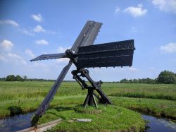 Tjasker, un piccolo mulino a vento utilizzato per drenaggio: siamo nel parco nazionale di Wieden-Weerribben nella regione di Overijssel, Olanda.




