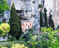 L'Eremo di San Cassiano si trova a Lumignano nel Veneto, frazione di Longare