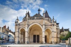 La basilica di Nostra Signora di Beaune, Borgogna, Francia: questa cheisa del XIII° secolo è caratterizzata da elementi gotici e rinascimentali. 



