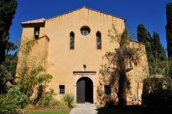 La cappella di Saint Francois-de-Paule a Bormes-les-Mimosas, Francia. E' stato dichiarato monumento storico nazionale nel 1963 - © Pack-Shot / Shutterstock.com