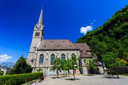 La cattedrale di St. Florin a Vaduz, la capitale del Liechtenstein. E' dedicata a San Florin, santo del IX° secolo proveniente dalla Val Venosta.
