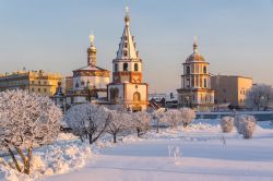 La Cattedrale dell'Epifania (Bogoyavlensky) si trova in ul. Sukhe-Batora, all’angolo con il lungofiume, nella città di Irkutsk.