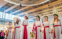 La celebrazione di Santa Lucia a Norrkoping, Svezia. Dopo il Natale, questa ricorrenza è una delle più care agli svedesi - © Rolf_52 / Shutterstock.com