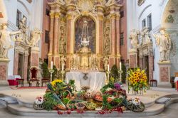 La cerimonia del raccolto (Erntedankaltar) in una chiesa di Bamberga, Germania - © Netta Arobas / Shutterstock.com