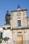 La chiesa del Purgatorio a Venosa, Basilicata. Costruita in stile barocco e chiamata anche di San Filippo Neri, sul portale d'ingresso si legge una frase del poeta Orazio "Pulvis et ...