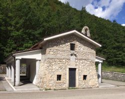La chiesa della Madonna della Lanna a Villavallelonga in Abruzzo