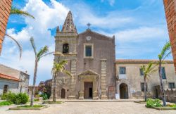 La Chiesa della Santissima Trinità nel centro storico di Forza d'Agrò in Sicilia, provincia di Messina