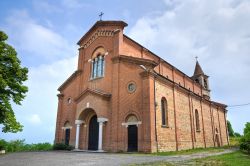 La chiesa della frazione di Castellana a Gropparello, ...