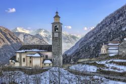 La chiesa di Mozzio a Crodo: siamo nel Verbano-Cusio-Ossola, sulle Alpi del nord Piemonte