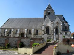 La chiesa di Naours, Piccardia (Francia). Questo grazioso paesino di circa 1200 abitanti si trova nel dipartimento della Somme © Markus3 (Marc ROUSSEL) - Opera propria, CC BY-SA 3.0 
