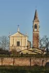 La chiesa di Padernello, frazione di Borgo San Giacomo in Lombardia - © spetenfia / Shutterstock.com