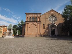 La chiesa di San Domenico a Bologna, Emilia-Romagna. Fra i più importanti luoghi di culto della città, questa chiesa a tre navate accoglie al suo interno preziose opere artistiche ...
