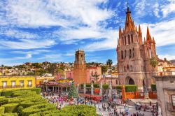 La chiesa di San Michele Arcangelo nella città di San Miguel de Allende, Messico. Questo maestoso edificio religioso in stile neogotico risale al XVII° secolo ed è noto soprattutto ...
