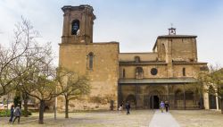 La chiesa di San Miguel sulle colline di Estella, Spagna - © Marc Venema / Shutterstock.com