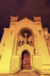 La chiesa di Sanit-Etienne illuminata di sera, Auvergne-Rhone-Alpes, Francia.
