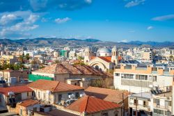La città di Limassol, Cipro, vista dall'alto. Sole, mare, musei e vestigia archeologiche assieme a un'atmosfera mediterranea sono il biglietto da visita di questa bella cittadina ...