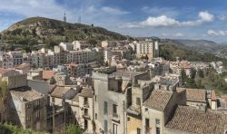 La cittadina medievale di Salemi in provincia di Trapani, Sicilia. Siamo nel cuore della Valle del Belice fra colline coltivate a vigneti e uliveti.
