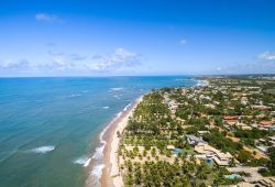 La costa a nord di Bahia, stato di Alagoas, Brasile. E' una delle principali località turistiche internazionali oltre che terra natale di importanti musicisti brasiliani.

