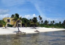 La costa di  Xcalak lungo la Costa Maya del Messico