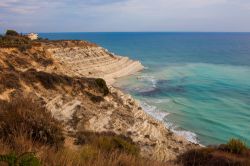La costa rocciosa nei pressi di Realmonte in Sicilia - © Birute Vijeikiene / Shutterstock.com