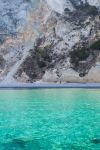 La costa selvaggia e il mare limpido di Palmarola