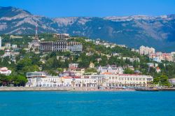 La costa sud della Crimea nella città di Jalta - © Netly / Shutterstock.com