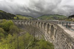 La diga sul lago di Suviana in Emilia-Romagna: ...