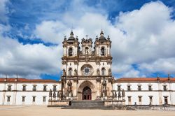 La facciata del monastero di Alcobaca, Portogallo. ...