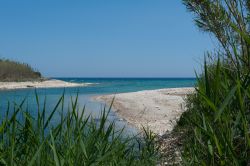 La foce del fiume Cassibile in Sicilia, e la spiaggia di Cavagrande