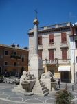 La fontana con quattro Leoni in Piazza del Popolo a Monterotondo nel Lazio - © LPLT, CC BY-SA 3.0, Wikipedia