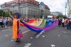 La manifestazione europea per i diritti LGBT sulle strade del centro di Berlino, in Germania  - © Sergey Kohl / Shutterstock.com