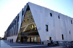La moderna struttura del Conservatorio Darius Milhaud di Aix-en-Provence (Francia