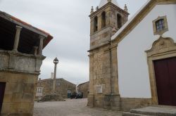 La piazza centrale del borgo di Castelo Mendo, Portogallo.



