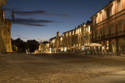 La piazza principale di Cesena in Emilia-Romagna, davanti al castello - © Claudio Giovanni Colombo / Shutterstock.com