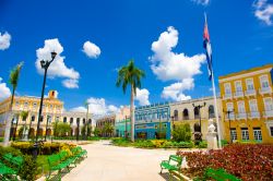La piazza principale di Sancti Spiritus, Cuba, fotografata in una giornata di sole - © Fotos593 / Shutterstock.com