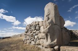 La Porta delle Sfingi a Hattusa, Bogazkale (Turchia). Si trova nella sezione meridionale delle possenti mura dell'antica capitale del regno ittita.



