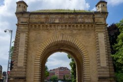 La Porte Serpenoise a Metz, Francia: situata all'angolo di avenue Robert Schuman e rue du Général Gaston-Dupuis, questa porta è il simbolo di numerosi avvenimenti storici ...