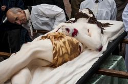 La Processione del Venerdì Santo a Barile in Basilicata - © edella / Shutterstock.com