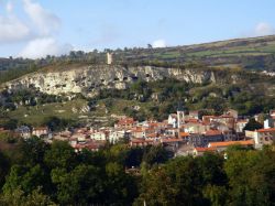 La Roche Blanche panorama del villaggio in Alvernia, vicino a Clermont-Ferrand in Francia - © SM63, CC BY-SA 3.0, Wikipedia