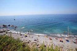 La spiaggia del Guvano alle Cinque Terre si trova tra Vernazza e Corniglia - © Northfoto / Shutterstock.com