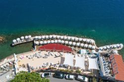 La spiaggia dell'Hotel la Caletta a Porto Santo Stefano in Toscana