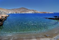 La spiaggia di Latinaki a Folegrandos, arcipelago delle Isole Cicladi in Grecia